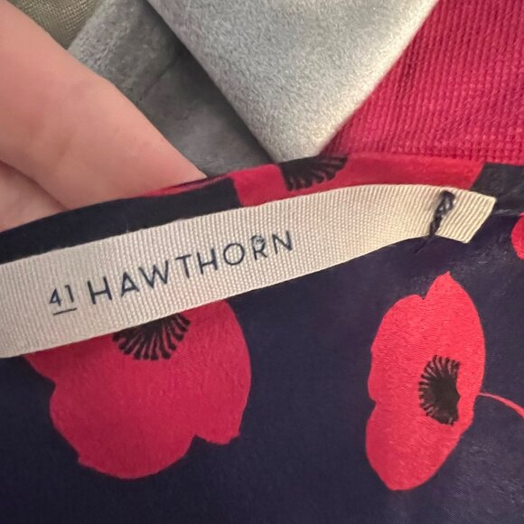 41 Hawthorn Navy & Red Modern Floral Playful Professional Split Neck Blouse M - Picture 5 of 7